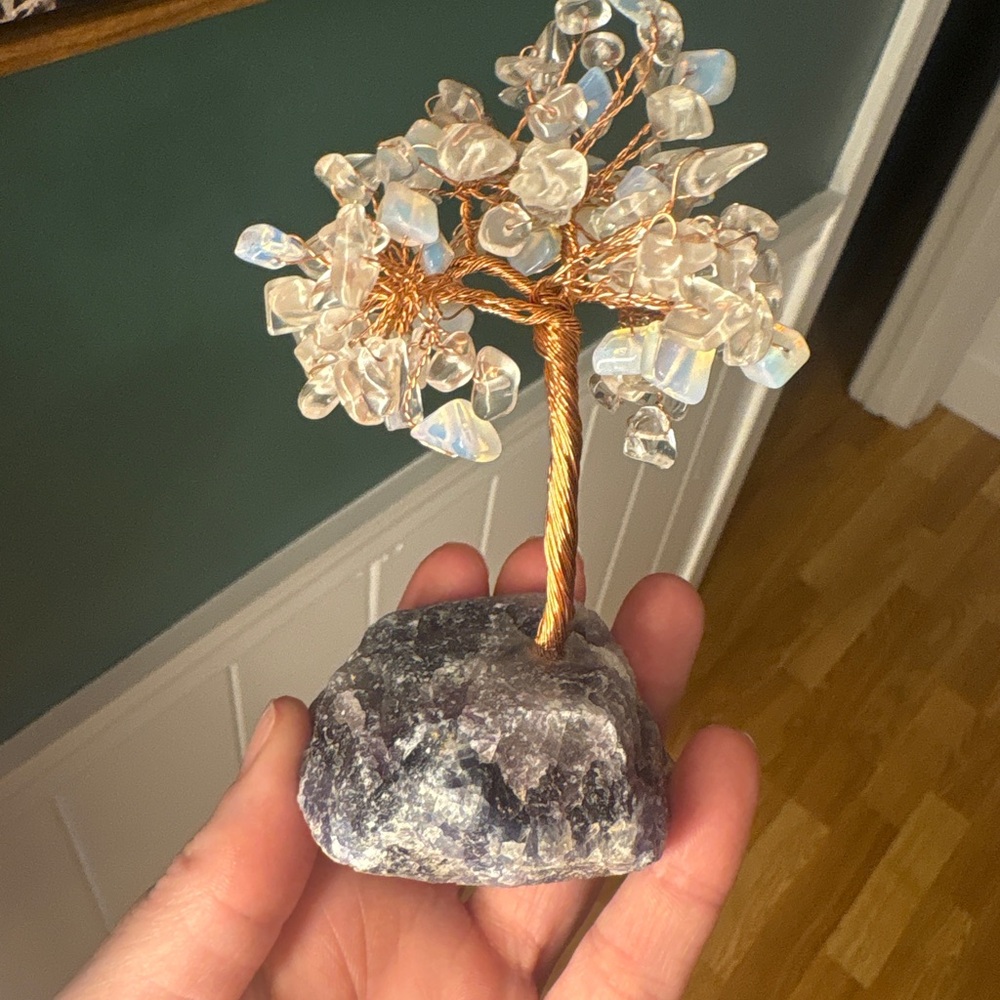 Polite & Clear Quartz Gemstone Tree with Copper Wire